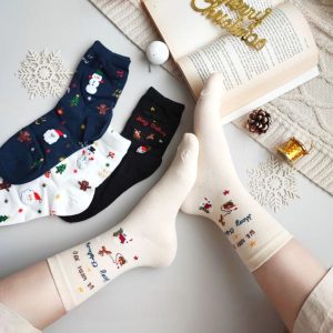 (۱۲جفتی) جوراب ساقدار زنانه طرح کلبه زمستونی کد 4072 لادن