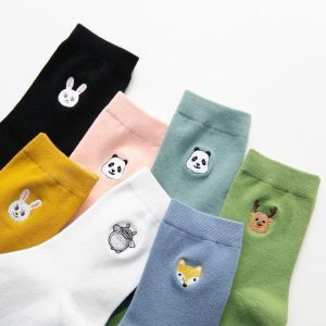 (۱۰جفتی) جوراب نیم ساق زنانه کد 3006 گلدوزی گوزن لادن